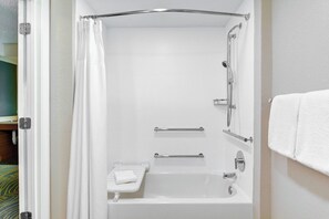 Combined shower/tub, free toiletries, hair dryer, towels - SpringHill Suites by Marriott Jacksonville (Jacksonville)