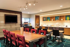 Free daily buffet breakfast - SpringHill Suites by Marriott Jacksonville (Jacksonville)