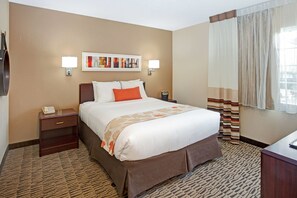 Premium bedding, pillow-top beds, desk, laptop workspace - MainStay Suites Northbrook Wheeling (Wheeling)