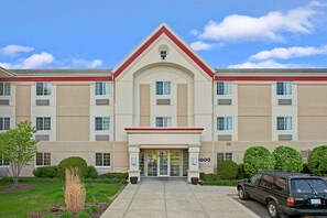 Exterior - MainStay Suites Northbrook Wheeling (Wheeling)