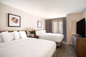 Suite, 2 camas dobles (One Bedroom) | Ropa de cama de alta calidad y cortinas opacas