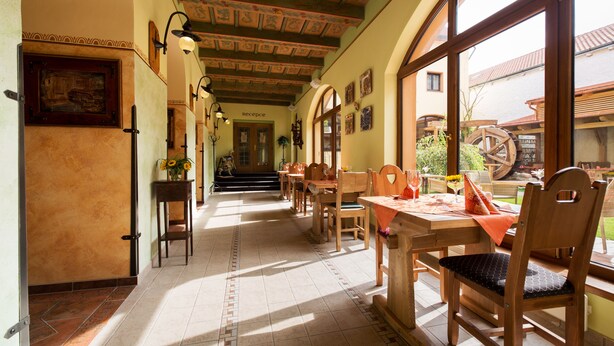Breakfast, lunch and dinner served - Selsky Dvur Sivek Hotels (Prague)