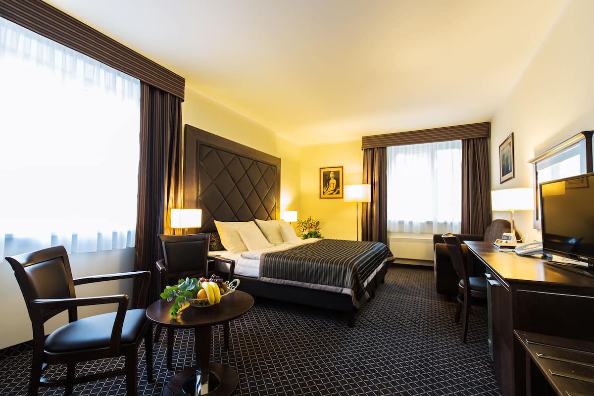 Minibar, in-room safe, desk, blackout curtains