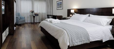 Premium bedding, minibar, in-room safe, desk