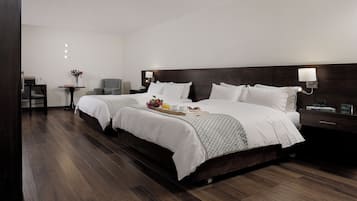 Twin Deluxe | Ropa de cama de alta calidad, minibar, caja fuerte y escritorio