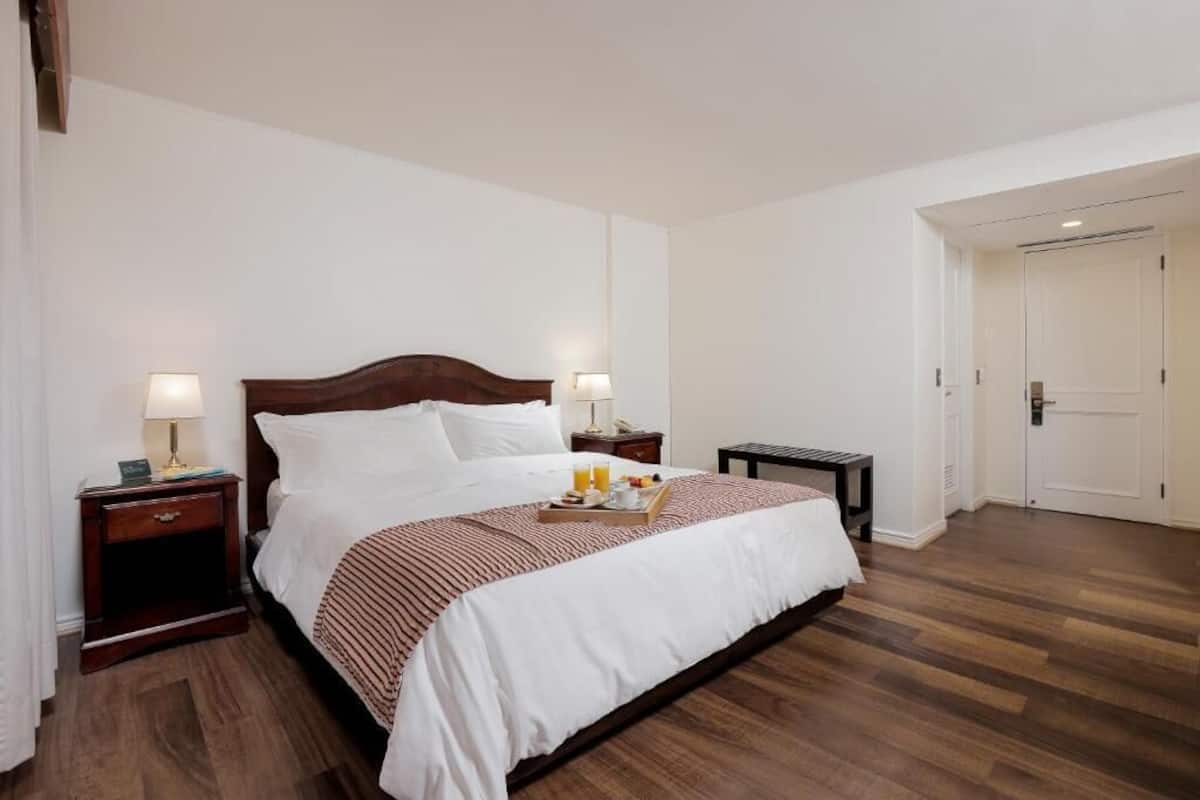 Premium bedding, minibar, in-room safe, desk