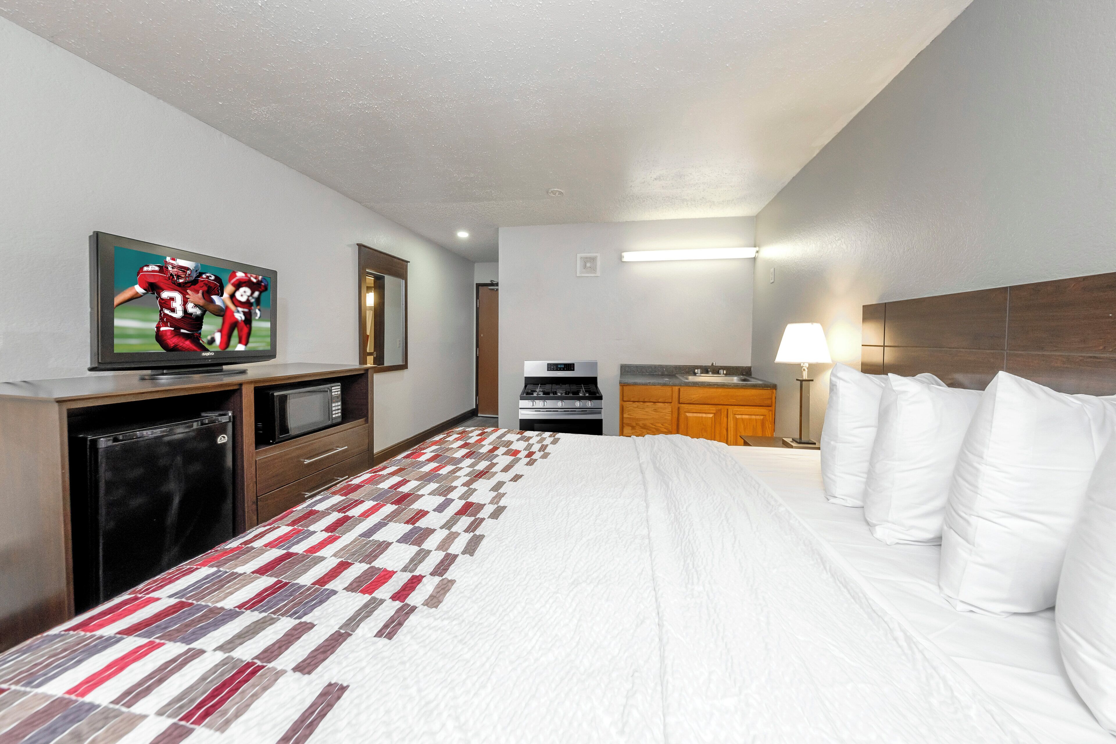 Suite, 1 King Bed, Non Smoking, Kitchen | Desk, laptop workspace, cribs (free), WiFi (free)