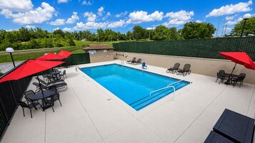 Piscina externa sazonal