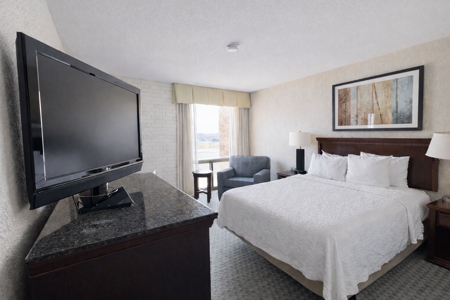 Standard Room, 1 Queen Bed, Accessible Bathtub | Blackout drapes, iron/ironing board, free WiFi, bed sheets