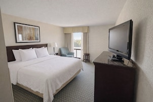 Standard Room, 1 King Bed, Roll-in Shower | Desk, blackout drapes, iron/ironing board, free WiFi
