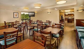 Café da manhã self-service grátis todos os dias