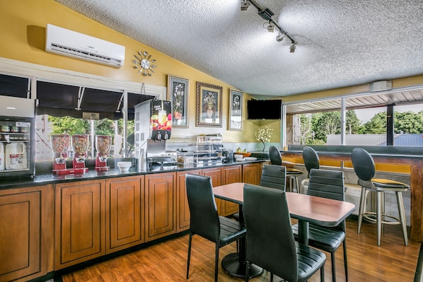 Free daily continental breakfast - Scottish Inns Harrisburg - Hershey South (Camp Hill)