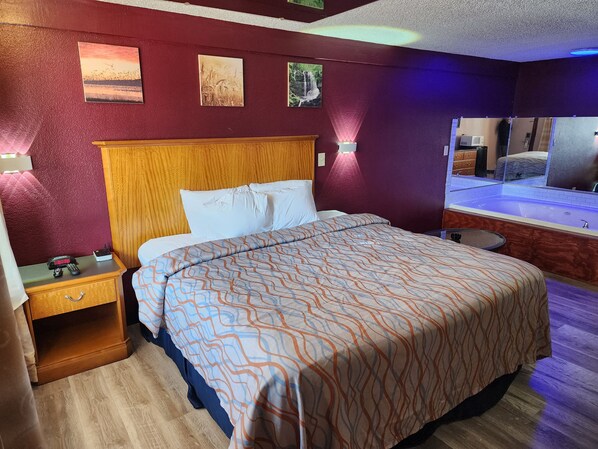 Deluxe Room, Smoking (Jacuzzi) | Desk, soundproofing, free WiFi, bed sheets