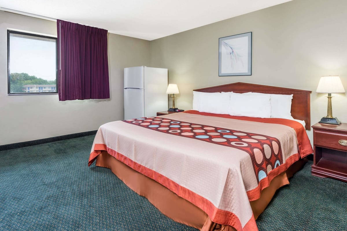 Laptop workspace, blackout curtains, iron/ironing board, free WiFi