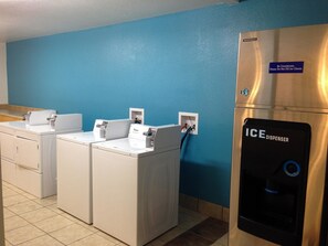 Laundry room - Motel 6 Sedalia, MO (Sedalia)