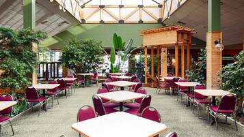 Desayuno de autoservicio incluido todos los días