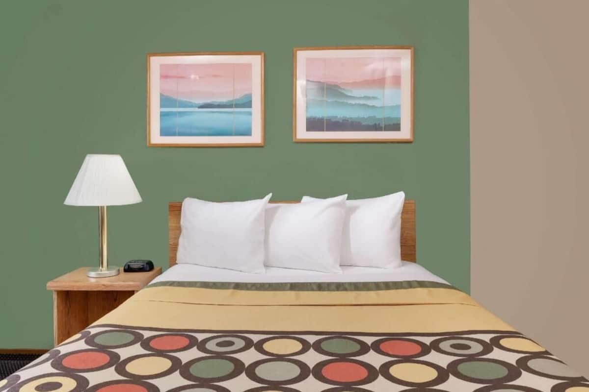 Cortinas blackout, cunas gratuitas, camas extra y wifi gratis