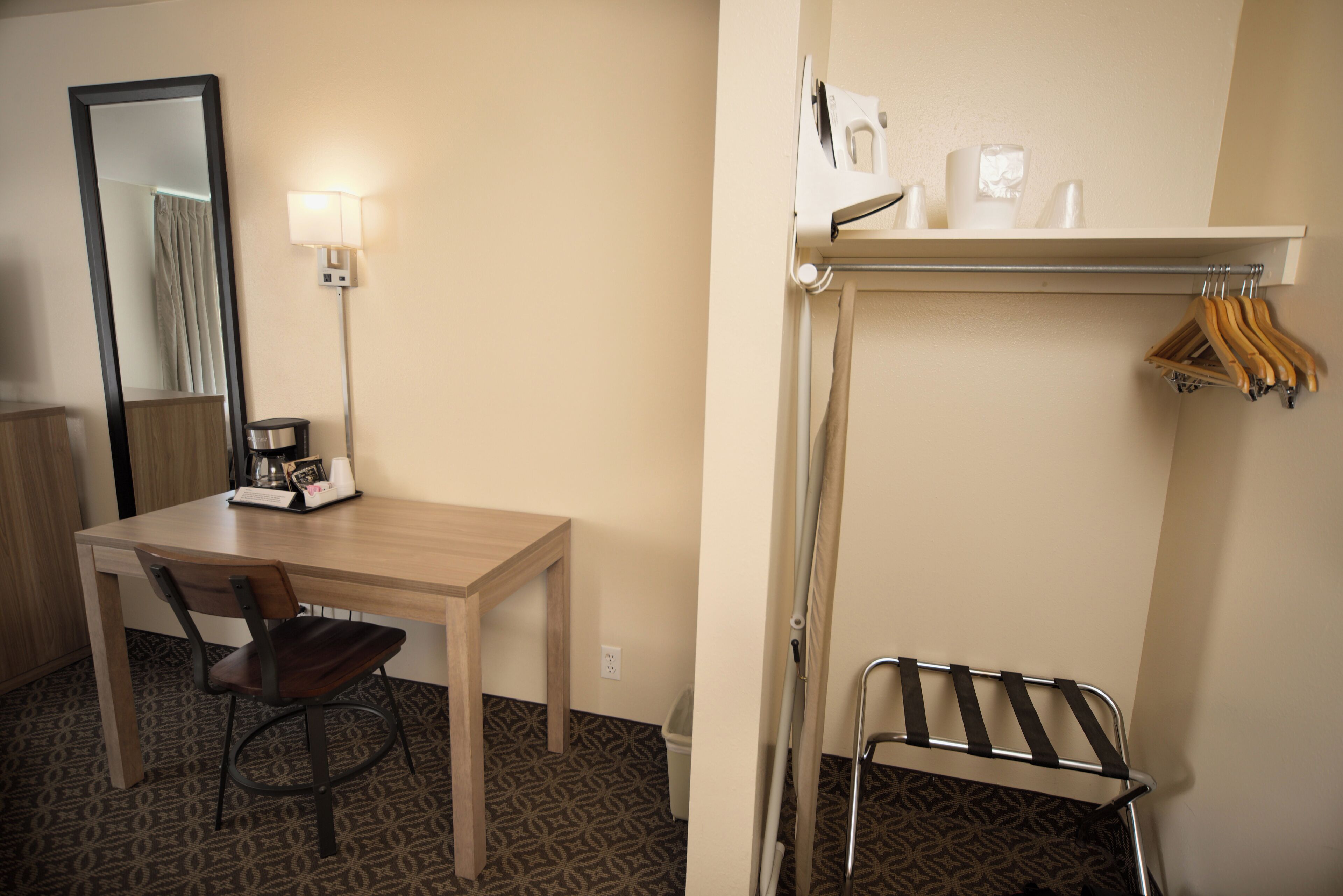 business room, 1 king bed | soundproofing, iron/ironing board, cots/infant beds, rollaway beds