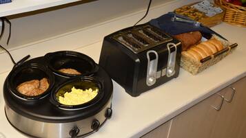 Desayuno bufé gratuito y diario