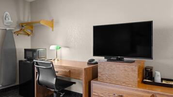 Habitación económica, 1 cama Queen size, para no fumadores | Escritorio, espacio para trabajar con laptop y cortinas blackout