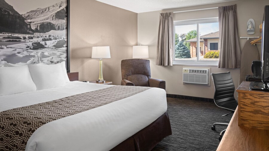 Super 8 by Wyndham Lewistown