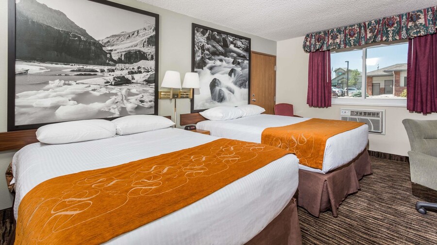 Super 8 by Wyndham Lewistown
