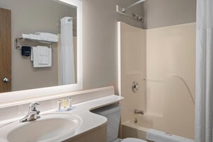 Bañera con ducha, cabezal de ducha con hidromasaje