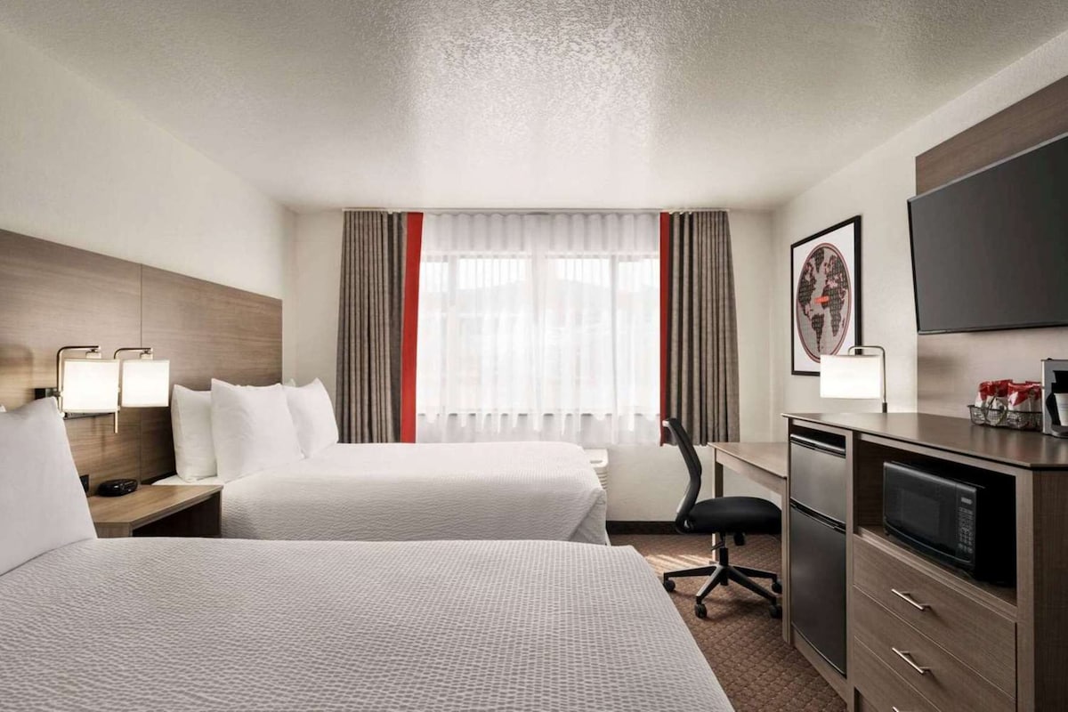 2 Queen Beds, Non-Smoking, Main Building, Interior Entrance