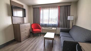 Suite familiar, 1 cama de matrimonio grande, no fumadores, frigorífico y microondas | 1 dormitorio, escritorio, espacio para trabajar con un portátil