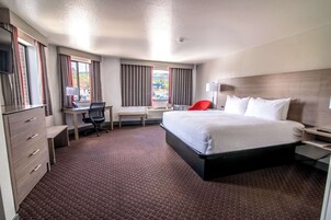 Escrivaninha, espaço de trabalho para notebook, cortinas blackout