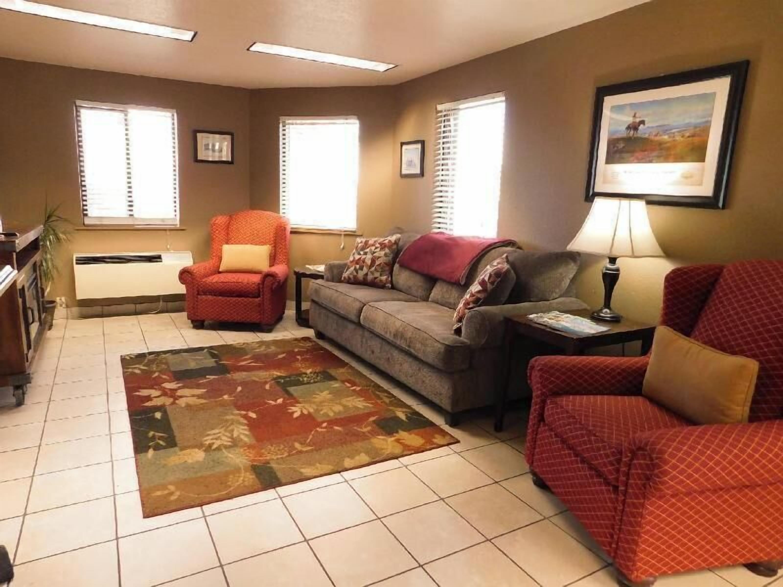 Living area | 43-inch flat-screen TV with cable channels, TV