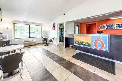 Motel 6 Mansfield, OH