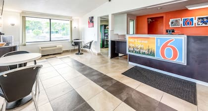 Motel 6 Mansfield, OH