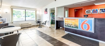 Motel 6 Mansfield, OH