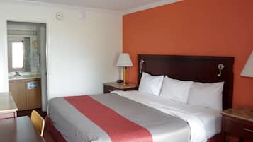 Desk, laptop workspace, iron/ironing board, free WiFi