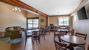 Free daily continental breakfast