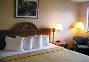 Desk, iron/ironing board, free cribs/infant beds, free WiFi - Quality Inn Meadville (Meadville)