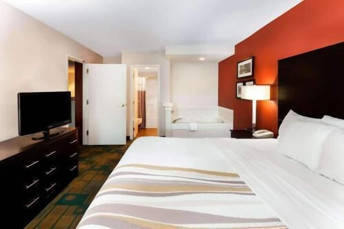 Premium bedding, pillowtop beds, desk, laptop workspace