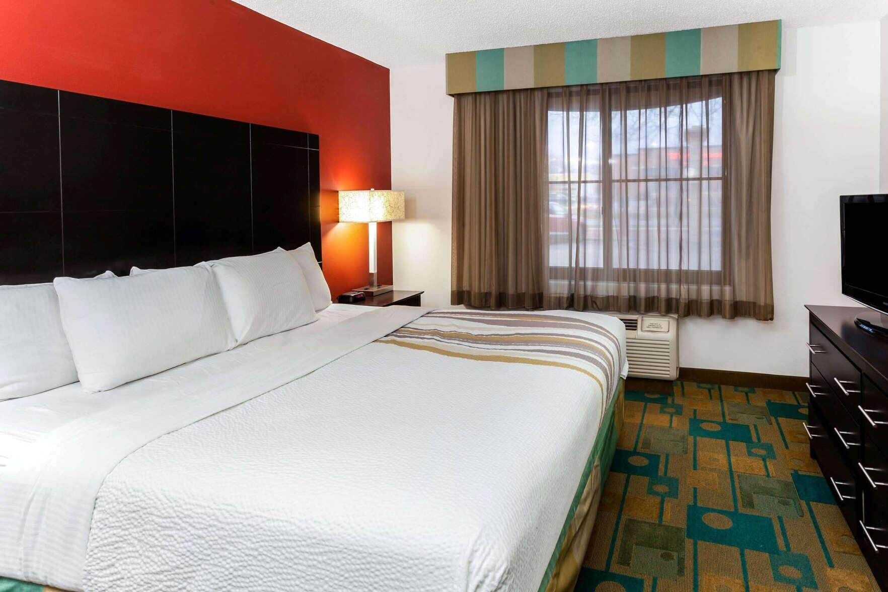 Premium bedding, pillowtop beds, desk, laptop workspace