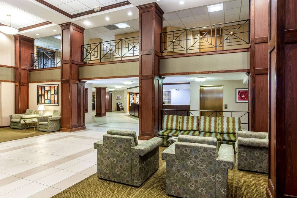 La Quinta Inn & Suites by Wyndham Milwaukee Bayshore Area