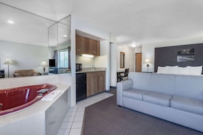 Deluxe Studio Suite, 1 King Bed, Non Smoking (1st Floor) | Desk, free cribs/infant beds, free WiFi, bed sheets