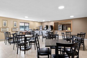 Free daily continental breakfast - Super 8 by Wyndham La Crosse (La Crosse)