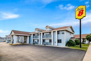 Exterior - Super 8 by Wyndham La Crosse (La Crosse)