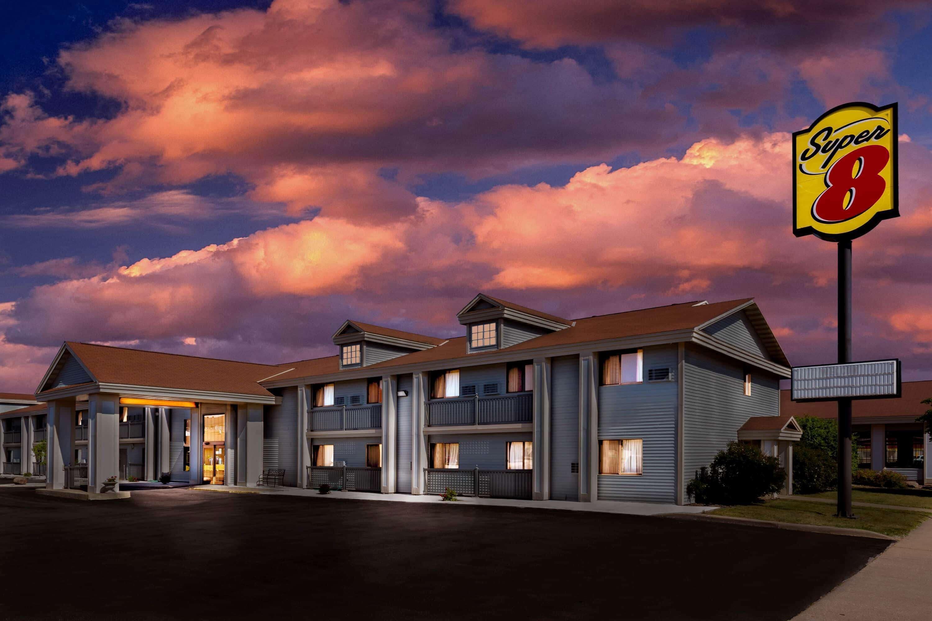 Super 8 La Crosse