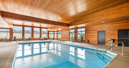 Super 8 by Wyndham La Crosse