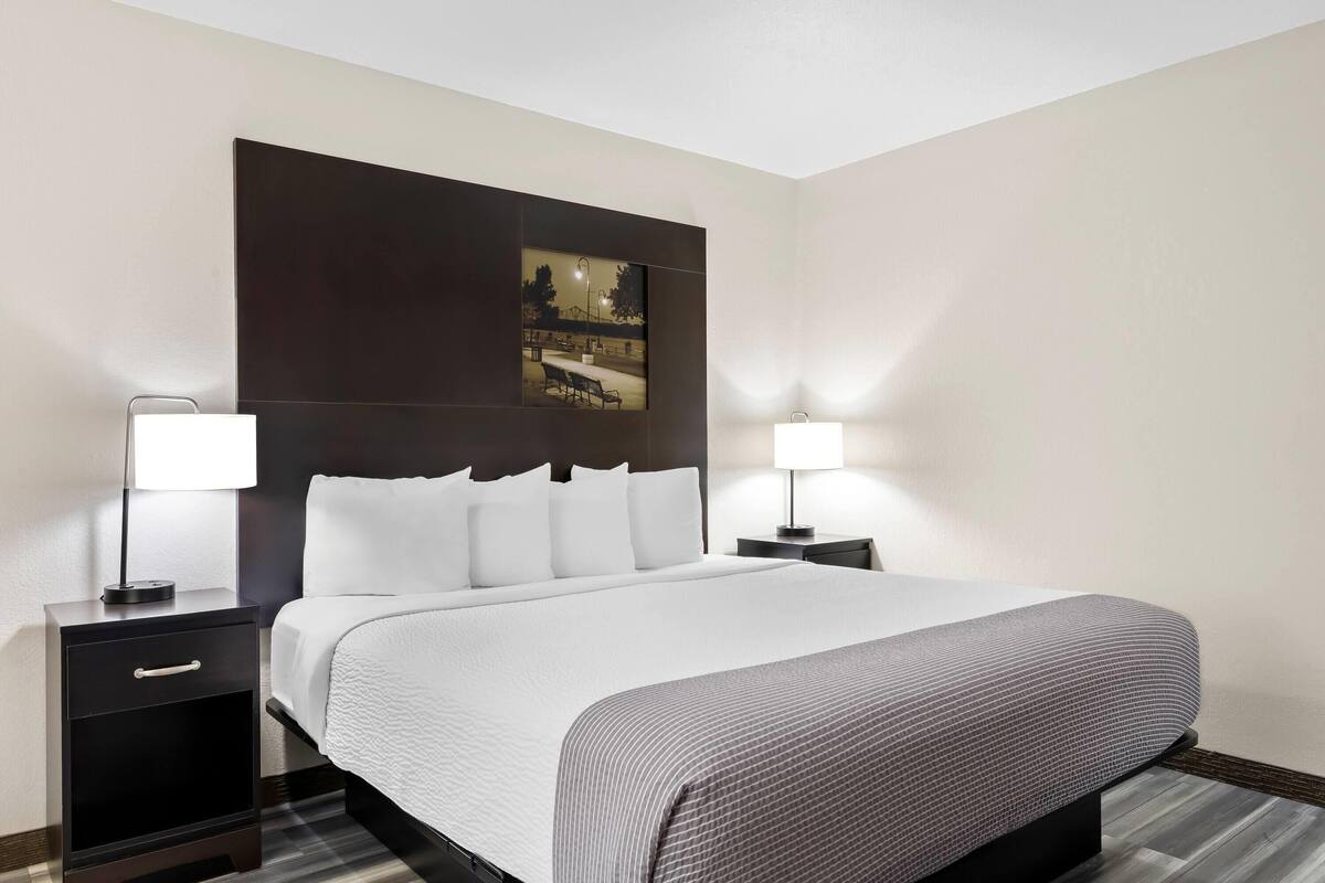 Studio Suite Deluxe, 1 giường cỡ king, không hút thuốc (1st Floor) | Bàn, nôi (giường cho trẻ sơ sinh) miễn phí