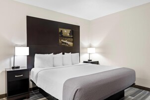 Escritorio, cunas gratuitas, wifi gratis y ropa de cama 