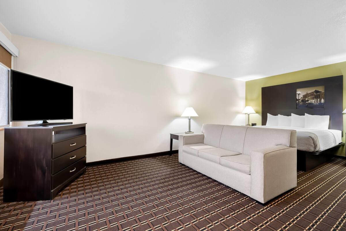 Studio Suite, 1 giường cỡ king, không hút thuốc | Bàn, nôi (giường cho trẻ sơ sinh) miễn phí