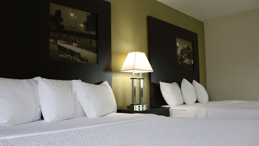 Super 8 by Wyndham La Crosse