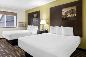 Room, 1 Queen Bed, Non Smoking (1st Floor) | Desk, free cribs/infant beds, free WiFi, bed sheets - Super 8 by Wyndham La Crosse (La Crosse)